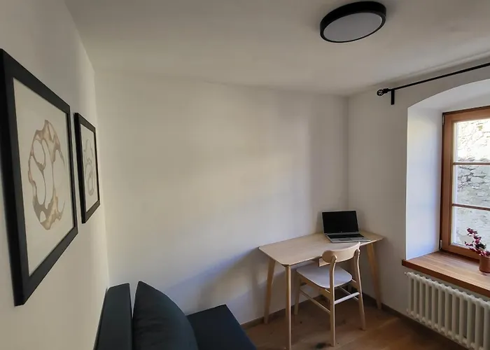 Hisa Manira Nyaraló Ajdovščina