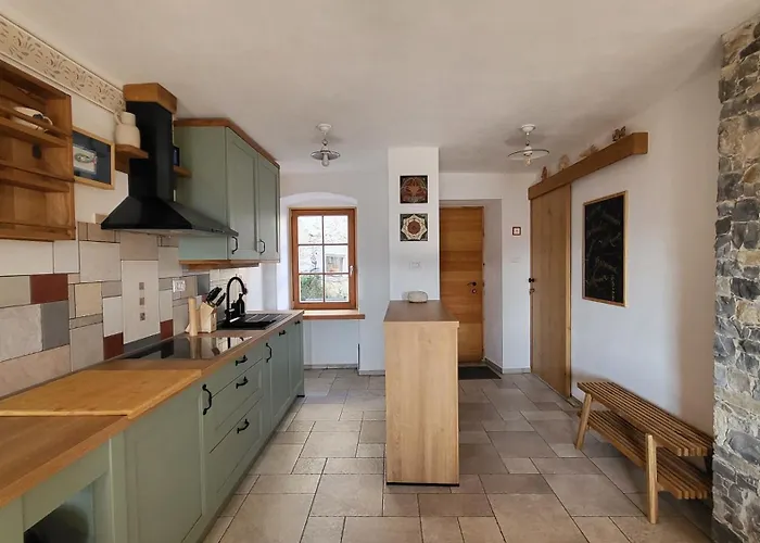 Nyaraló Hisa Manira *